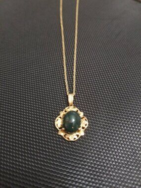 Real-Dark-Jade-Cabochon-Cut-Stone Necklace